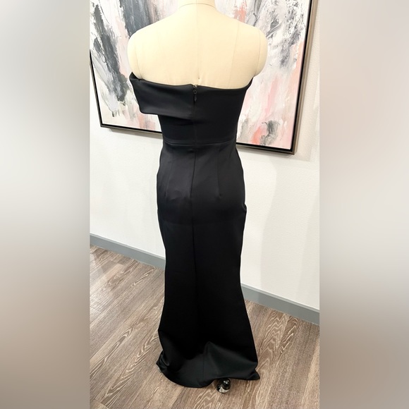 Black Halo One Shoulder Scuba Gown 0 - Picture 3 of 3